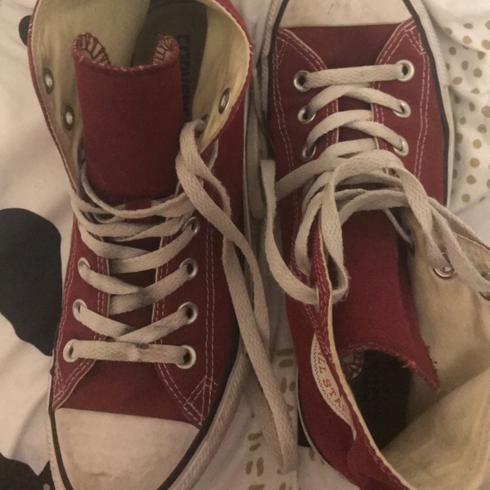 MAROON CONVERSE